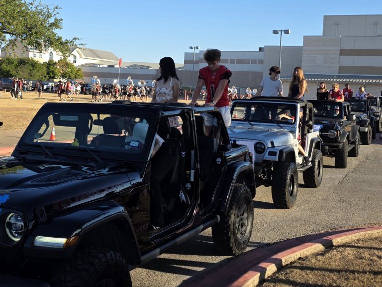 The court rides the Jeeps, Homecoming 2025